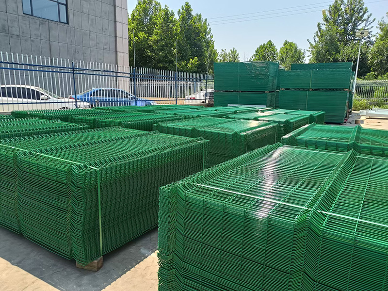 组装式体育场围网简单介绍