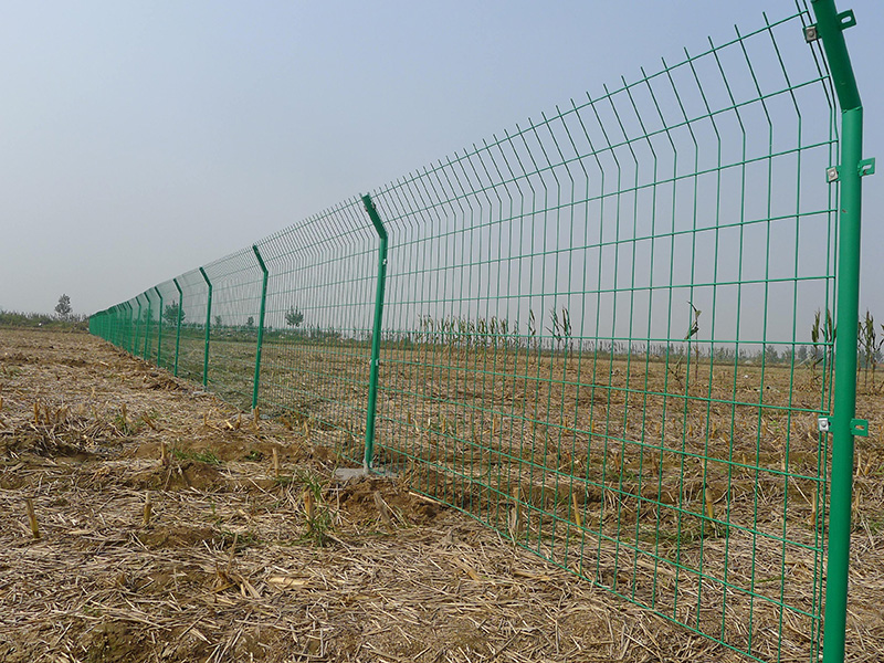 安装公路护栏网都需要哪些配件？